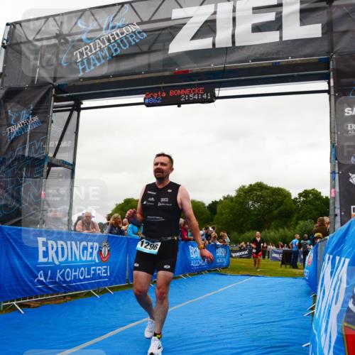 30.08.2026 - Elbe Triathlon Hamburg LAZAROV Photography http://msf.ph/oto/10084904 30.08.2026 11:45:02 Ziel 1296 meine-sportfotos.de