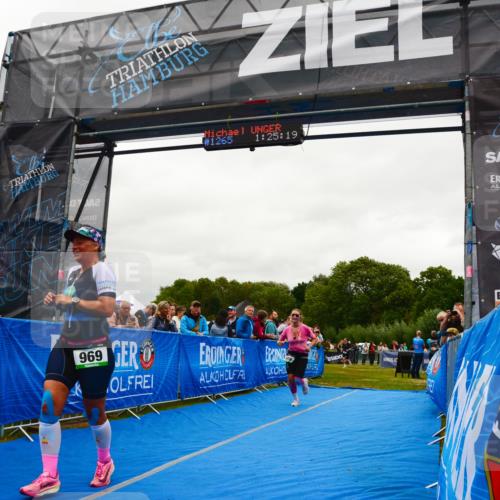 30.08.2026 - Elbe Triathlon Hamburg LAZAROV Photography http://msf.ph/oto/10084954 30.08.2026 11:45:30 Ziel 868, 969 meine-sportfotos.de