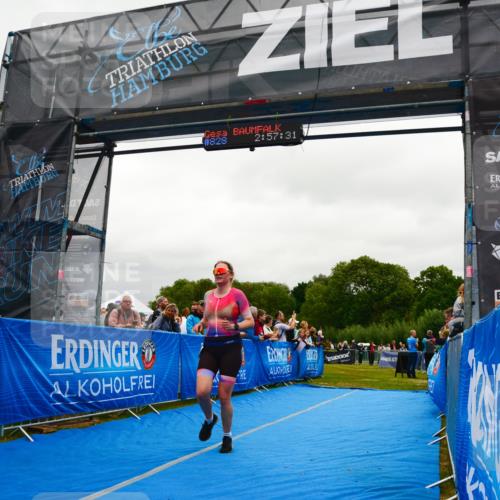 30.08.2026 - Elbe Triathlon Hamburg LAZAROV Photography http://msf.ph/oto/10085178 30.08.2026 11:47:38 Ziel 857 meine-sportfotos.de