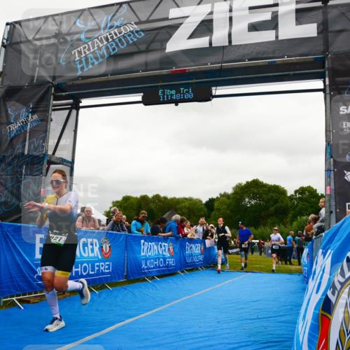 30.08.2026 - Elbe Triathlon Hamburg LAZAROV Photography http://msf.ph/oto/10085194 30.08.2026 11:48:00 Ziel 914, 927, 1163, 1421 meine-sportfotos.de