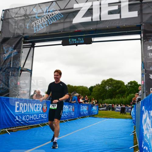30.08.2026 - Elbe Triathlon Hamburg LAZAROV Photography http://msf.ph/oto/10085287 30.08.2026 11:49:02 Ziel 797 meine-sportfotos.de