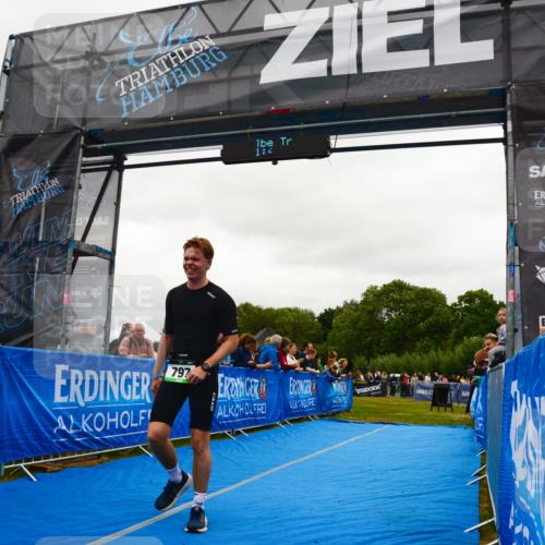 30.08.2026 - Elbe Triathlon Hamburg LAZAROV Photography http://msf.ph/oto/10085289 30.08.2026 11:49:02 Ziel 797 meine-sportfotos.de