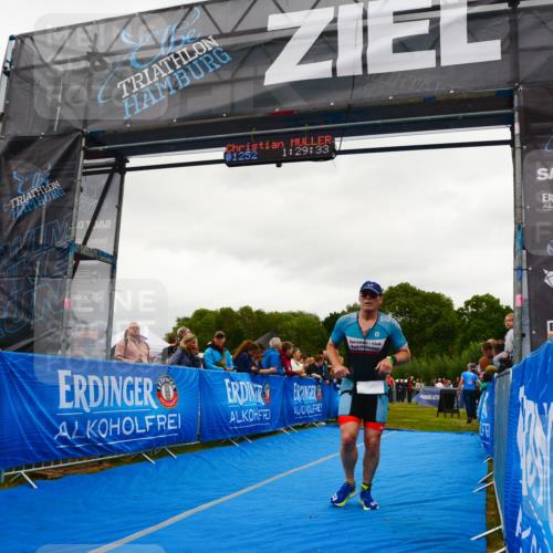 30.08.2026 - Elbe Triathlon Hamburg LAZAROV Photography http://msf.ph/oto/10085364 30.08.2026 11:49:37 Ziel 939, 1363, 1412 meine-sportfotos.de