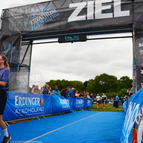 30.08.2026 - Elbe Triathlon Hamburg LAZAROV Photography http://msf.ph/oto/10085416 30.08.2026 11:50:26 Ziel 855, 912, 1282 meine-sportfotos.de