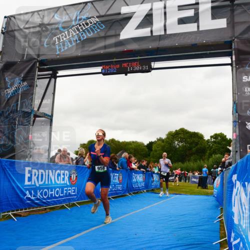 30.08.2026 - Elbe Triathlon Hamburg LAZAROV Photography http://msf.ph/oto/10085449 30.08.2026 11:50:36 Ziel 686, 958 meine-sportfotos.de