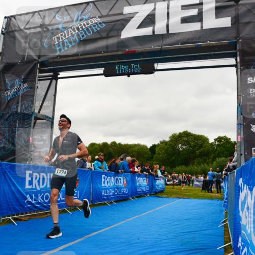 30.08.2026 - Elbe Triathlon Hamburg LAZAROV Photography http://msf.ph/oto/10085489 30.08.2026 11:51:02 Ziel 833, 1274, 1293 meine-sportfotos.de