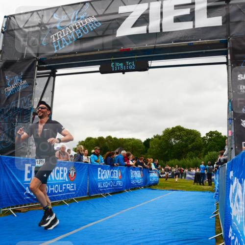 30.08.2026 - Elbe Triathlon Hamburg LAZAROV Photography http://msf.ph/oto/10085491 30.08.2026 11:51:02 Ziel 833, 1274, 1293 meine-sportfotos.de