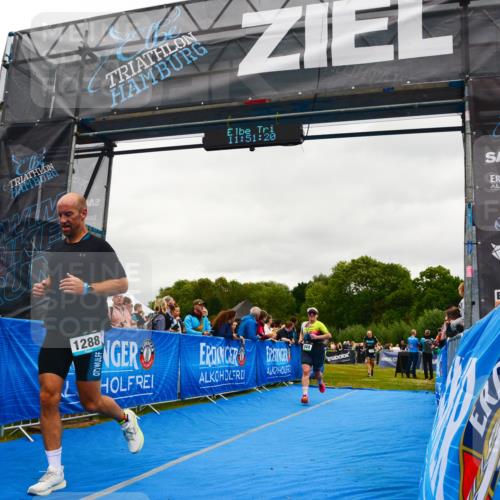 30.08.2026 - Elbe Triathlon Hamburg LAZAROV Photography http://msf.ph/oto/10085542 30.08.2026 11:51:20 Ziel 944, 1288, 1347 meine-sportfotos.de
