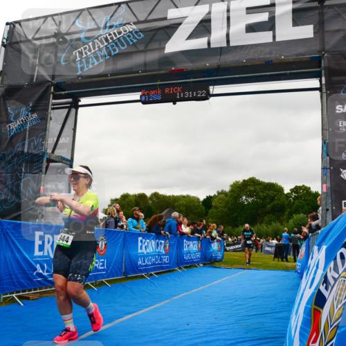 30.08.2026 - Elbe Triathlon Hamburg LAZAROV Photography http://msf.ph/oto/10085555 30.08.2026 11:51:23 Ziel 944, 1288, 1347 meine-sportfotos.de