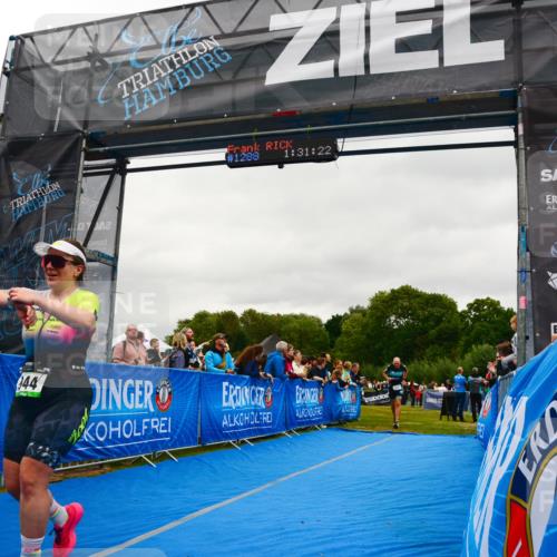 30.08.2026 - Elbe Triathlon Hamburg LAZAROV Photography http://msf.ph/oto/10085558 30.08.2026 11:51:23 Ziel 944, 1288, 1347 meine-sportfotos.de