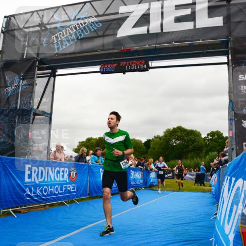 30.08.2026 - Elbe Triathlon Hamburg LAZAROV Photography http://msf.ph/oto/10085627 30.08.2026 11:51:57 Ziel 822, 980, 1262, 1281 meine-sportfotos.de