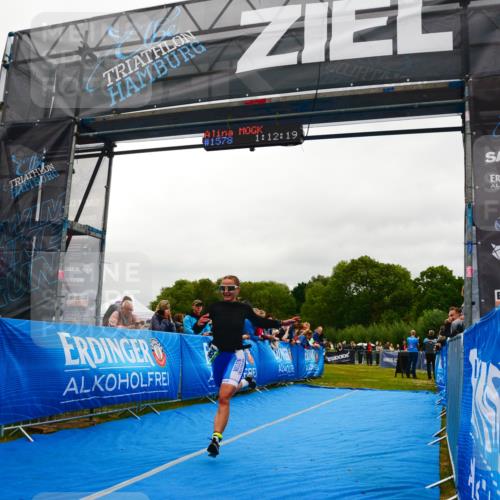 30.08.2026 - Elbe Triathlon Hamburg LAZAROV Photography http://msf.ph/oto/10085727 30.08.2026 11:52:33 Ziel 854 meine-sportfotos.de