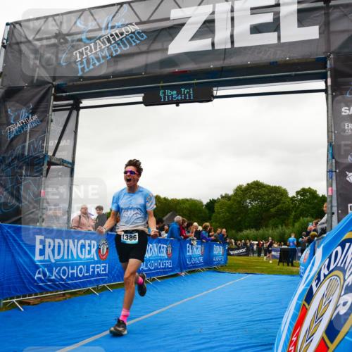 30.08.2026 - Elbe Triathlon Hamburg LAZAROV Photography http://msf.ph/oto/10085917 30.08.2026 11:54:12 Ziel 1386 meine-sportfotos.de