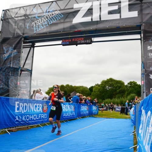 30.08.2026 - Elbe Triathlon Hamburg LAZAROV Photography http://msf.ph/oto/10086079 30.08.2026 11:56:14 Ziel 957 meine-sportfotos.de