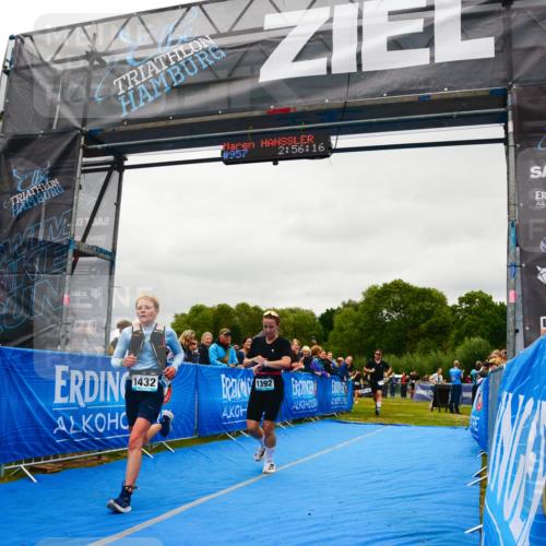 30.08.2026 - Elbe Triathlon Hamburg LAZAROV Photography http://msf.ph/oto/10086090 30.08.2026 11:56:26 Ziel 1174, 1392, 1432 meine-sportfotos.de