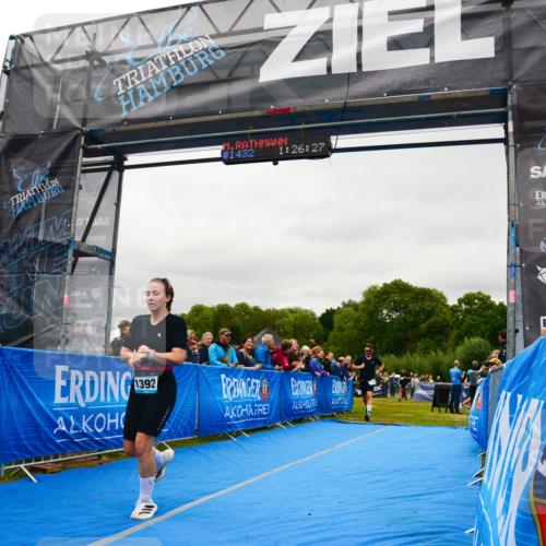30.08.2026 - Elbe Triathlon Hamburg LAZAROV Photography http://msf.ph/oto/10086094 30.08.2026 11:56:26 Ziel 1174, 1392, 1432 meine-sportfotos.de