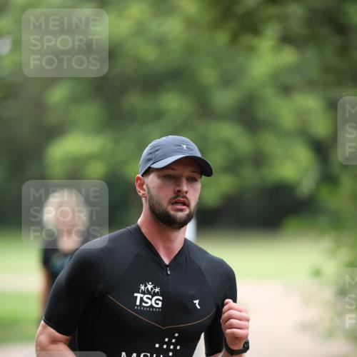30.08.2026 - Elbe Triathlon Hamburg Antke Förster http://msf.ph/oto/10094605 30.08.2026 09:21:35 Laufen 7, 961 meine-sportfotos.de
