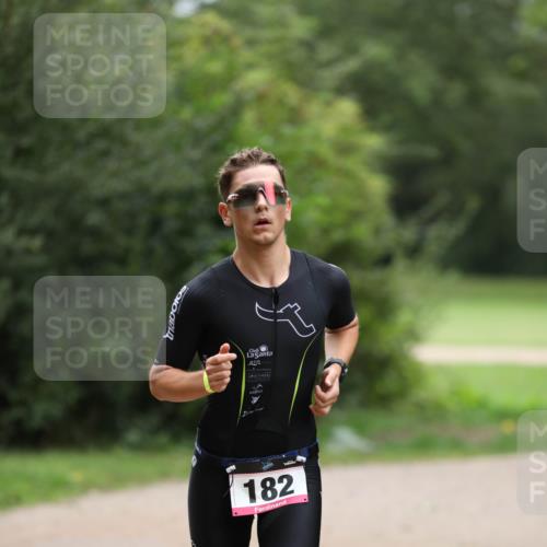 30.08.2026 - Elbe Triathlon Hamburg Antke Förster http://msf.ph/oto/10094789 30.08.2026 09:30:33 Laufen 182 meine-sportfotos.de