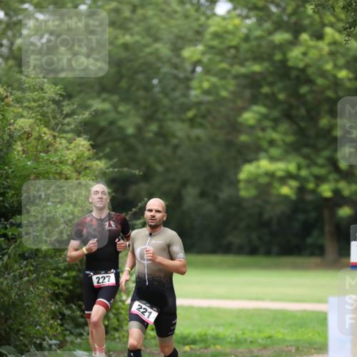 30.08.2026 - Elbe Triathlon Hamburg Antke Förster http://msf.ph/oto/10094809 30.08.2026 09:31:49 Laufen 227, 221 meine-sportfotos.de
