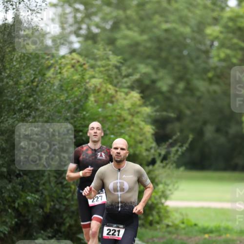30.08.2026 - Elbe Triathlon Hamburg Antke Förster http://msf.ph/oto/10094811 30.08.2026 09:31:49 Laufen 227, 221 meine-sportfotos.de