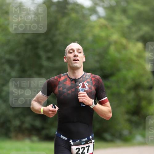 30.08.2026 - Elbe Triathlon Hamburg Antke Förster http://msf.ph/oto/10094817 30.08.2026 09:31:53 Laufen 227 meine-sportfotos.de