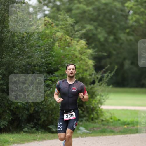 30.08.2026 - Elbe Triathlon Hamburg Antke Förster http://msf.ph/oto/10094885 30.08.2026 09:33:52 Laufen 230 meine-sportfotos.de