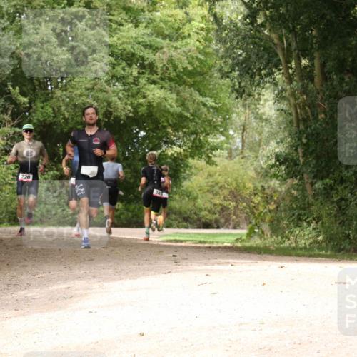 30.08.2026 - Elbe Triathlon Hamburg Antke Förster http://msf.ph/oto/10094900 30.08.2026 09:52:17 Laufen 220, 383 meine-sportfotos.de