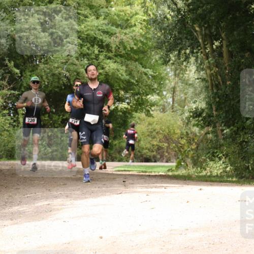 30.08.2026 - Elbe Triathlon Hamburg Antke Förster http://msf.ph/oto/10094902 30.08.2026 09:52:17 Laufen 231, 220 meine-sportfotos.de