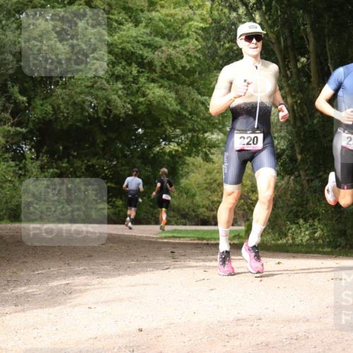 30.08.2026 - Elbe Triathlon Hamburg Antke Förster http://msf.ph/oto/10094908 30.08.2026 09:52:20 Laufen 220, 231 meine-sportfotos.de