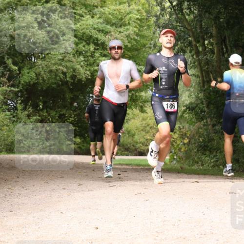 30.08.2026 - Elbe Triathlon Hamburg Antke Förster http://msf.ph/oto/10095042 30.08.2026 09:55:54 Laufen 186 meine-sportfotos.de