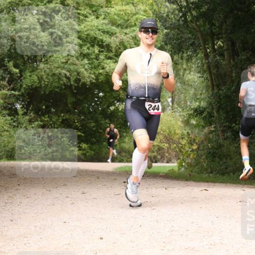 30.08.2026 - Elbe Triathlon Hamburg Antke Förster http://msf.ph/oto/10095064 30.08.2026 09:56:29 Laufen 244 meine-sportfotos.de