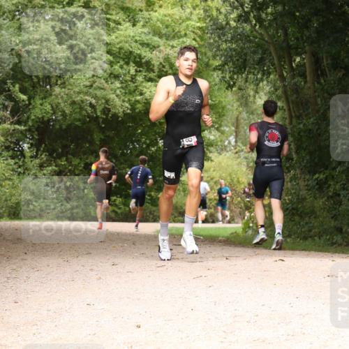 30.08.2026 - Elbe Triathlon Hamburg Antke Förster http://msf.ph/oto/10095074 30.08.2026 09:56:38 Laufen 1910 meine-sportfotos.de