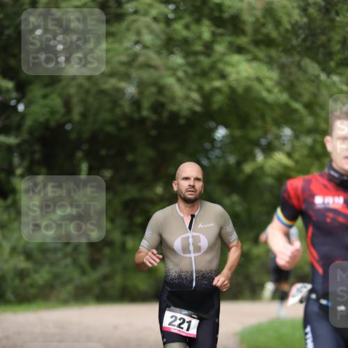 30.08.2026 - Elbe Triathlon Hamburg Antke Förster http://msf.ph/oto/10095115 30.08.2026 09:47:57 Laufen 221 meine-sportfotos.de