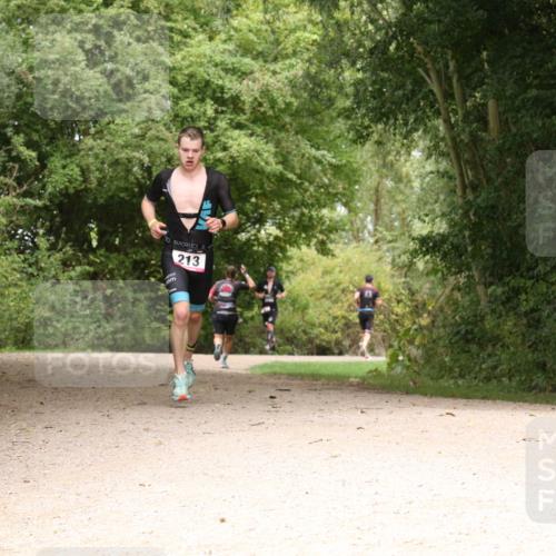 30.08.2026 - Elbe Triathlon Hamburg Antke Förster http://msf.ph/oto/10095184 30.08.2026 10:00:14 Laufen 213 meine-sportfotos.de