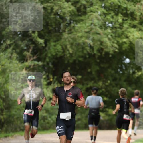 30.08.2026 - Elbe Triathlon Hamburg Antke Förster http://msf.ph/oto/10095203 30.08.2026 09:52:17 Laufen 220 meine-sportfotos.de