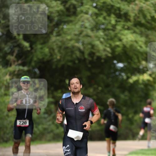 30.08.2026 - Elbe Triathlon Hamburg Antke Förster http://msf.ph/oto/10095205 30.08.2026 09:52:17 Laufen 220 meine-sportfotos.de