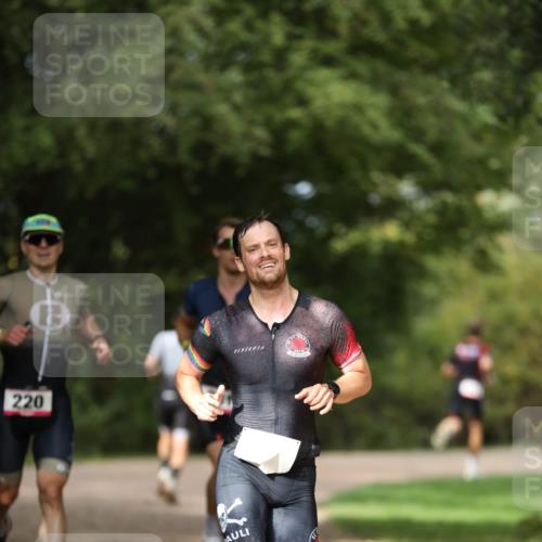 30.08.2026 - Elbe Triathlon Hamburg Antke Förster http://msf.ph/oto/10095207 30.08.2026 09:52:18 Laufen 220 meine-sportfotos.de