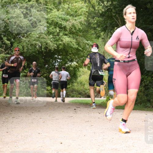 30.08.2026 - Elbe Triathlon Hamburg Antke Förster http://msf.ph/oto/10095222 30.08.2026 10:01:22 Laufen 2 meine-sportfotos.de