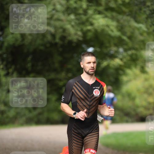 30.08.2026 - Elbe Triathlon Hamburg Antke Förster http://msf.ph/oto/10095227 30.08.2026 09:52:41 Laufen 910 meine-sportfotos.de