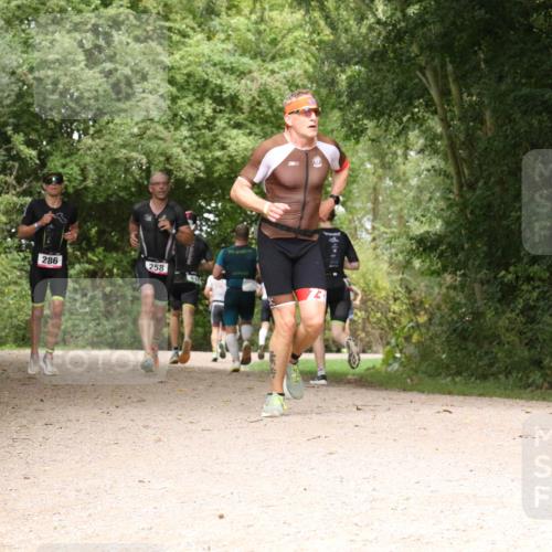 30.08.2026 - Elbe Triathlon Hamburg Antke Förster http://msf.ph/oto/10095228 30.08.2026 10:01:24 Laufen 286, 258 meine-sportfotos.de