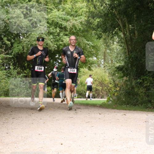 30.08.2026 - Elbe Triathlon Hamburg Antke Förster http://msf.ph/oto/10095232 30.08.2026 10:01:26 Laufen 258, 286 meine-sportfotos.de