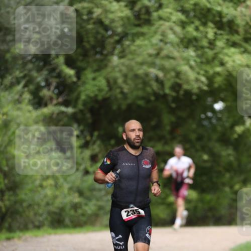 30.08.2026 - Elbe Triathlon Hamburg Antke Förster http://msf.ph/oto/10095289 30.08.2026 09:54:50 Laufen 235 meine-sportfotos.de