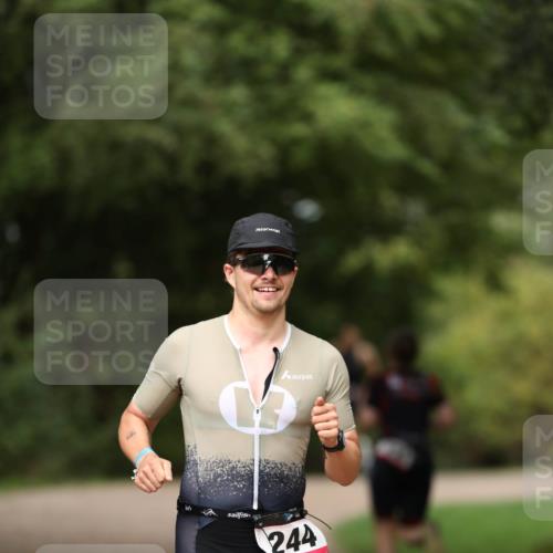 30.08.2026 - Elbe Triathlon Hamburg Antke Förster http://msf.ph/oto/10095367 30.08.2026 09:56:30 Laufen 244 meine-sportfotos.de