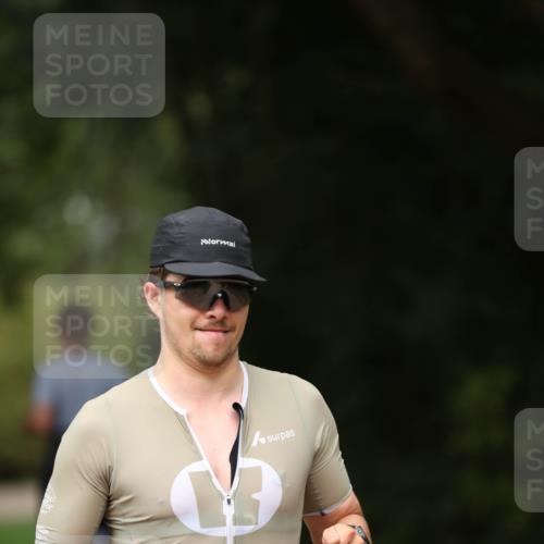 30.08.2026 - Elbe Triathlon Hamburg Antke Förster http://msf.ph/oto/10095371 30.08.2026 09:56:31 Laufen 244 meine-sportfotos.de