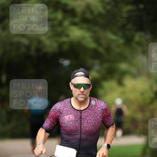 30.08.2026 - Elbe Triathlon Hamburg Antke Förster http://msf.ph/oto/10095449 30.08.2026 09:58:23 Laufen 700 meine-sportfotos.de