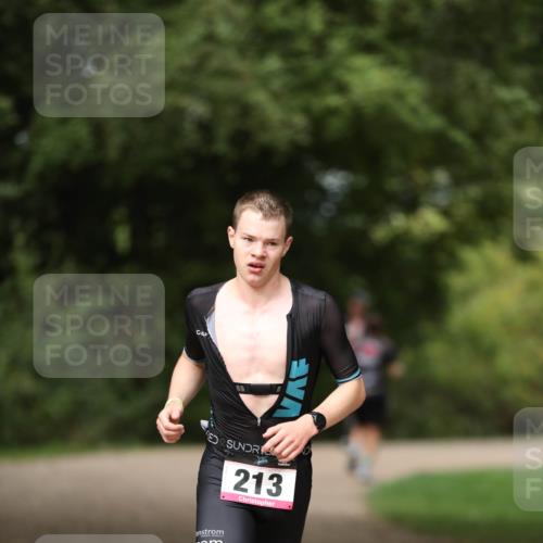 30.08.2026 - Elbe Triathlon Hamburg Antke Förster http://msf.ph/oto/10095489 30.08.2026 10:00:15 Laufen 213 meine-sportfotos.de