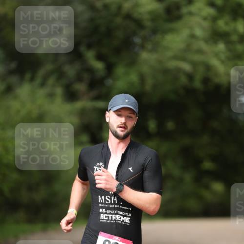 30.08.2026 - Elbe Triathlon Hamburg Antke Förster http://msf.ph/oto/10095501 30.08.2026 10:00:25 Laufen 961 meine-sportfotos.de