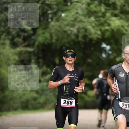 30.08.2026 - Elbe Triathlon Hamburg Antke Förster http://msf.ph/oto/10095537 30.08.2026 10:01:27 Laufen 286, 258 meine-sportfotos.de