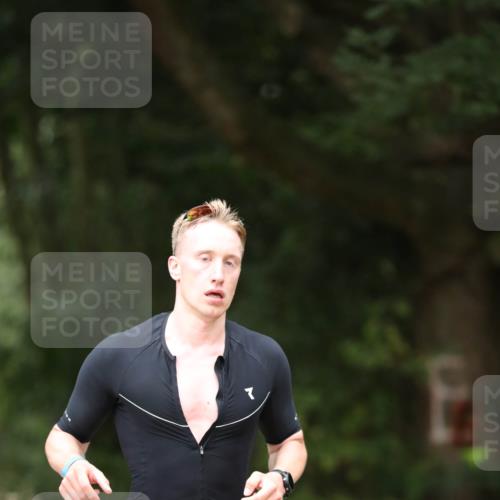 30.08.2026 - Elbe Triathlon Hamburg Antke Förster http://msf.ph/oto/10095641 30.08.2026 10:04:04 Laufen 2 meine-sportfotos.de