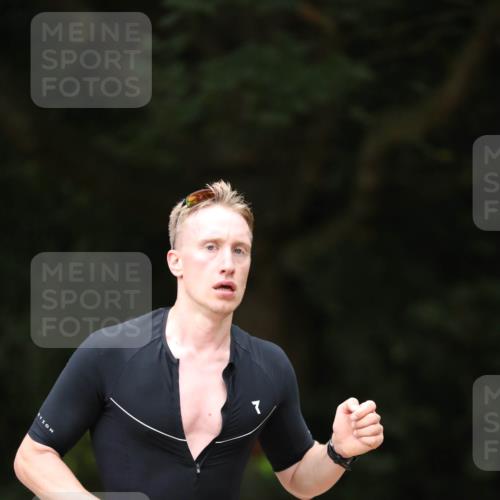 30.08.2026 - Elbe Triathlon Hamburg Antke Förster http://msf.ph/oto/10095643 30.08.2026 10:04:04 Laufen  meine-sportfotos.de